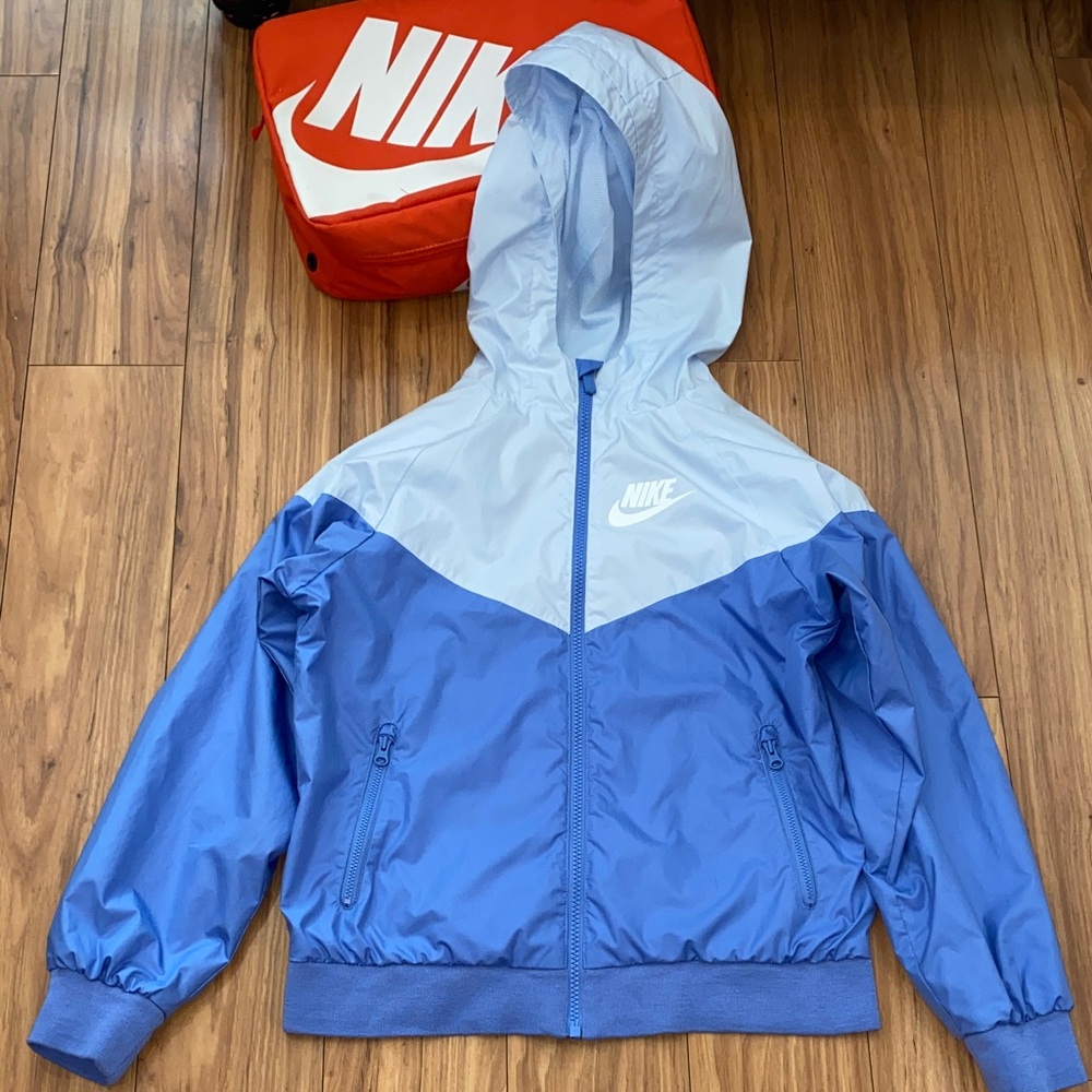Nike Big Boys' Sportswear Windrunner Hip-Length Hooded Jacket in Blue, Size M